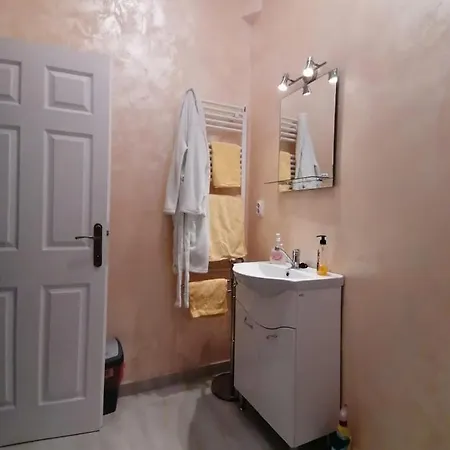 - Heart Of - Sector 1 - New Renovated - Open Space Apartment *