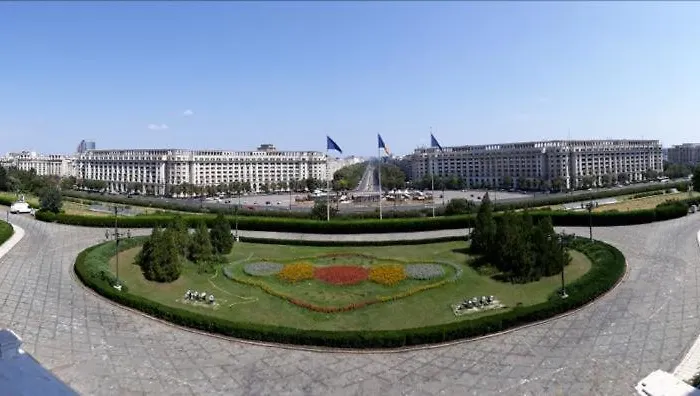 - Heart Of - Sector 1 - New Renovated - Open Space