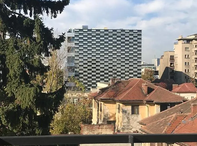 - Heart Of - Sector 1 - New Renovated - Open Space